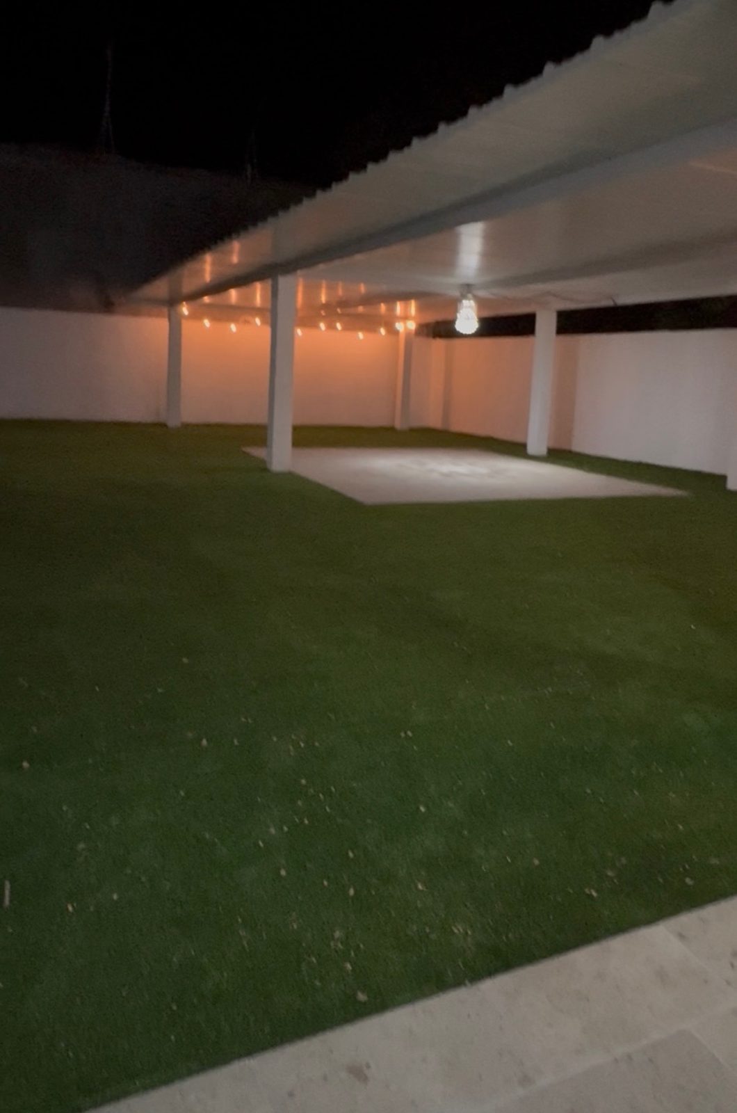 Salón de eventos y jardín de Restaurante Tita en Playa Azul