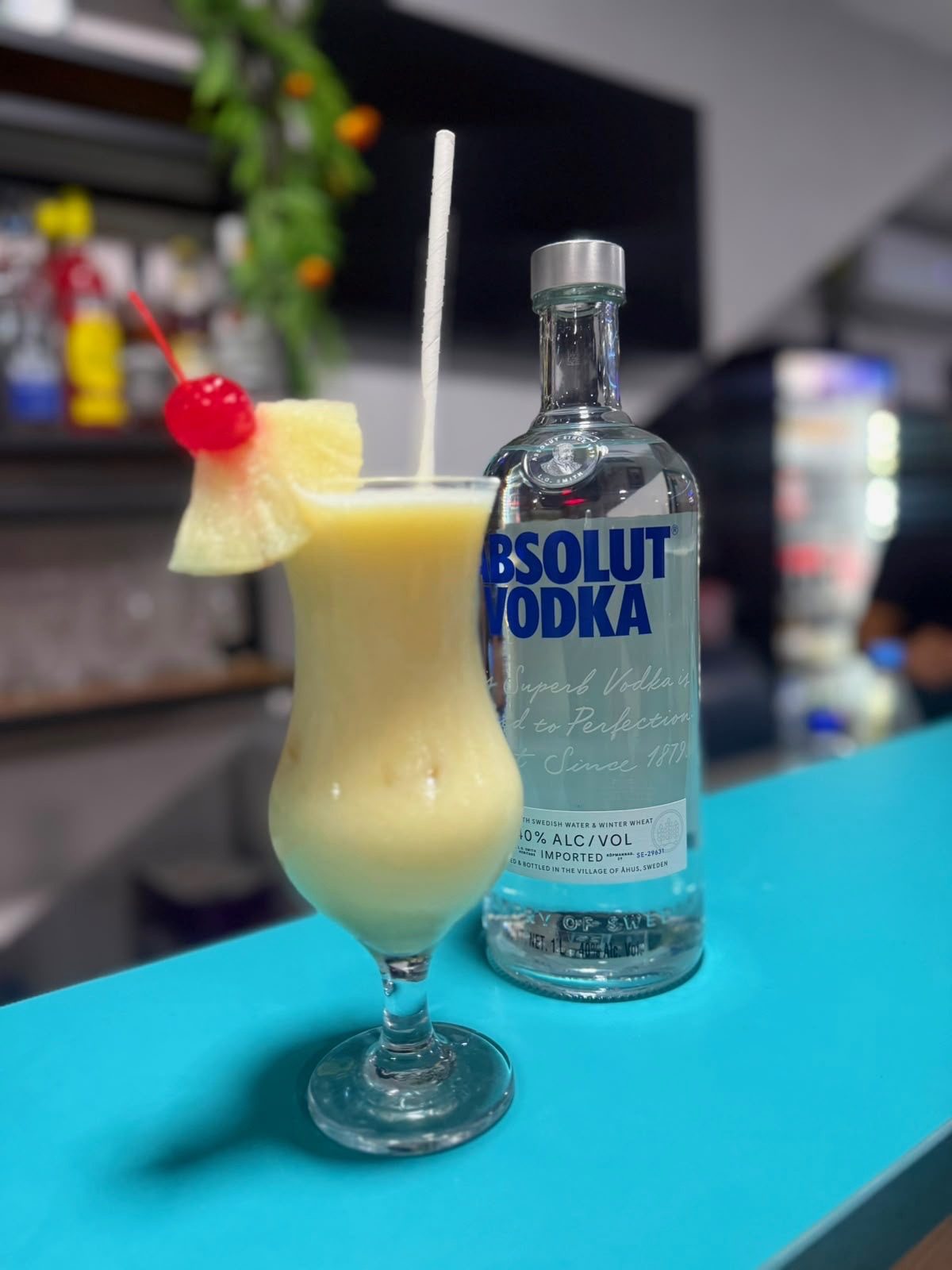 Cóctel preparado al momento — barra de Restaurante Tita