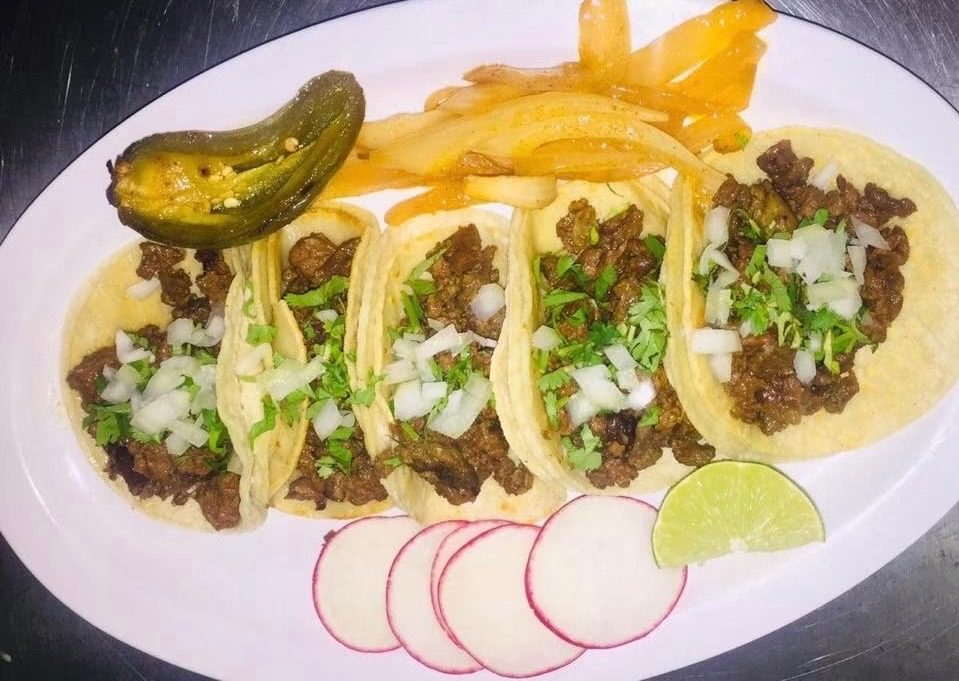 Tacos de asada y pastor — antojitos de Restaurante Tita