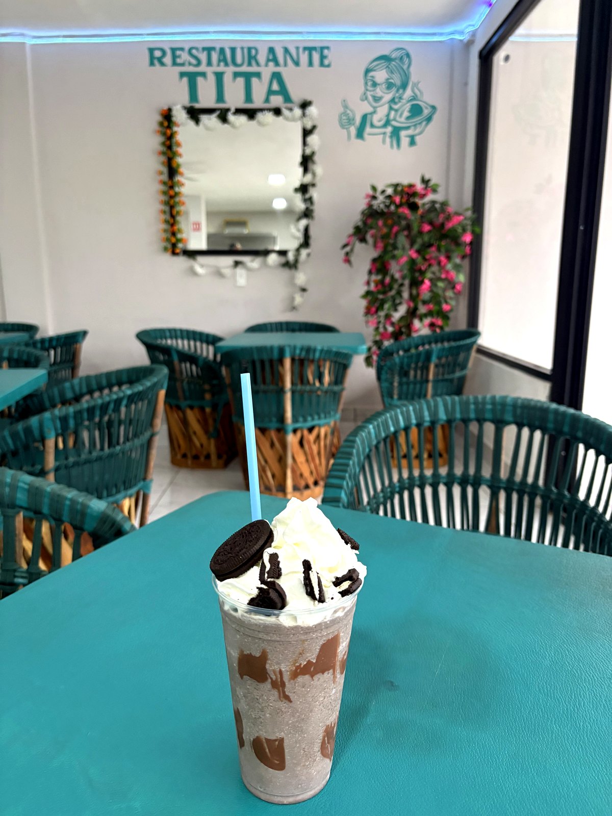 Frappe de Oreo con crema batida — Restaurante Tita, Playa Azul